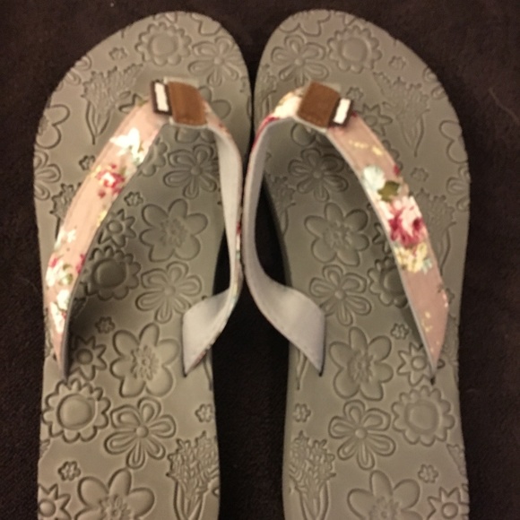 muk luks emma flip flops